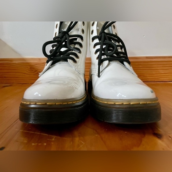 Dr. Martens Women's Zavala Combat Lace Up Boot | Size 6 - Picture 5 of 13